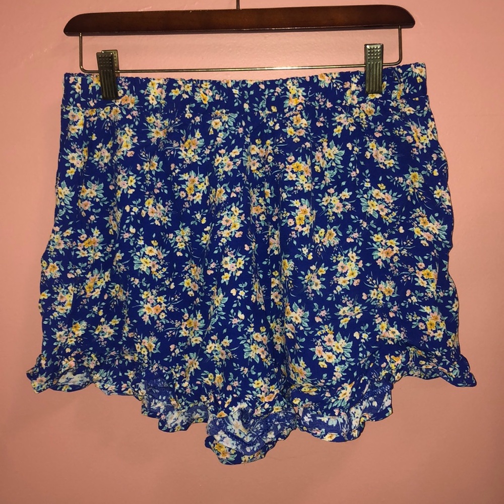 ☀️- Floral loose fitting shorts